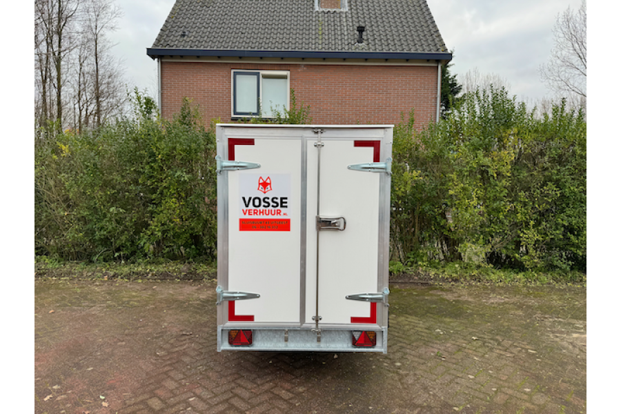 Gesloten aanhanger enkelaster 2,5x1,3x1,5 Meter (750KG) - Vosse verhuur - 2