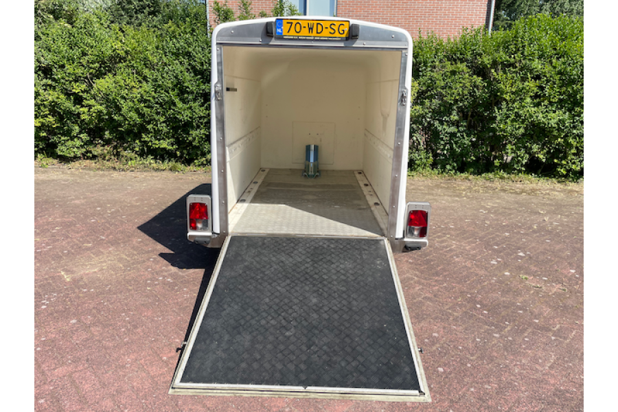 Gesloten (motor)aanhanger 295x130x140 - Vosse verhuur - 2