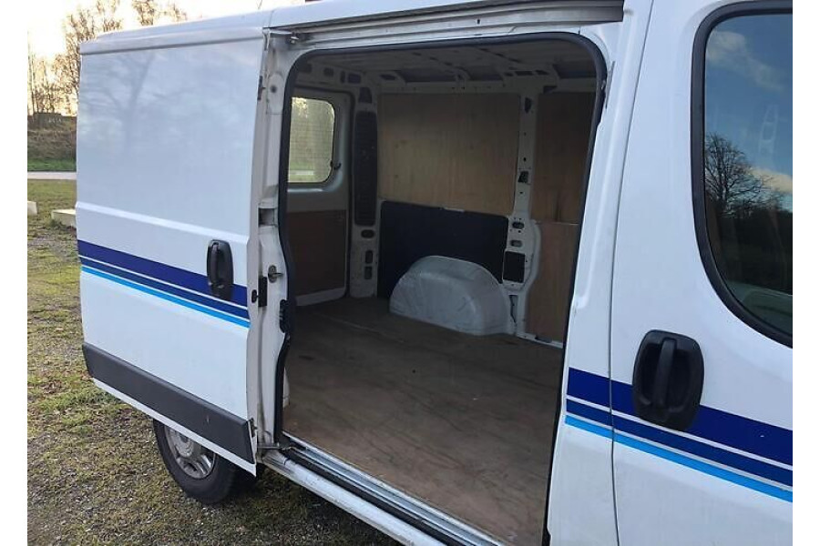 Fiat Ducato Vrachtbus - Rent a Brik Autoverhuur - 2