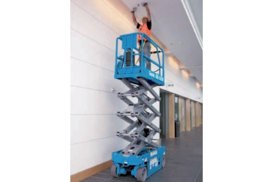 Schaarhoogwerker elektrisch - 12,00 meter - De Visser Verhuur - 1