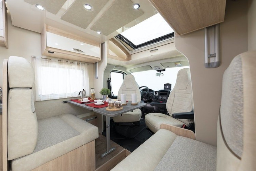 Half-integraal camper - Camper Rental Holland - 1