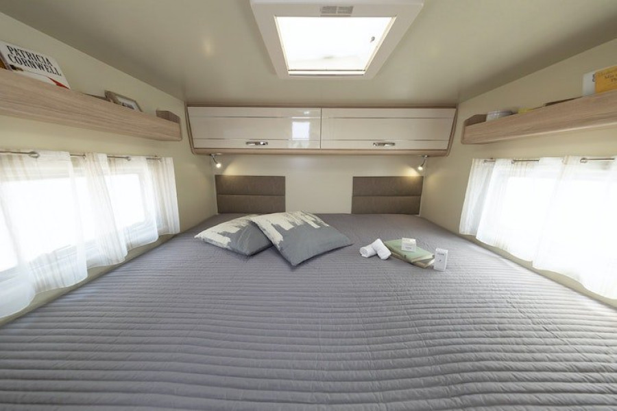 Half-integraal camper - Camper Rental Holland - 1