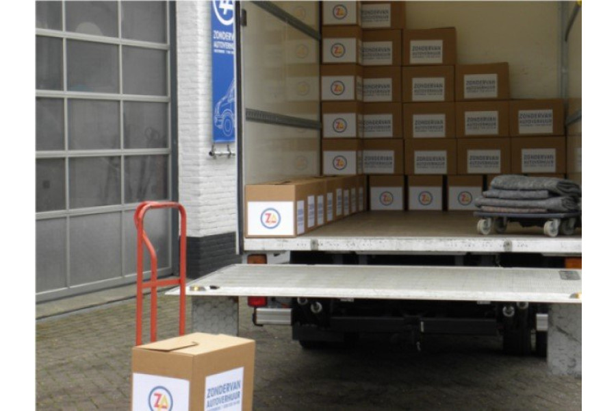 Bakwagen met laadklep - Zondervan Autoverhuur Oosterbeek - 1