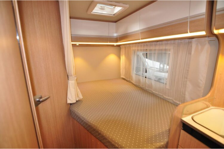 Half-integraal camper - Camperhuren.nl - 1