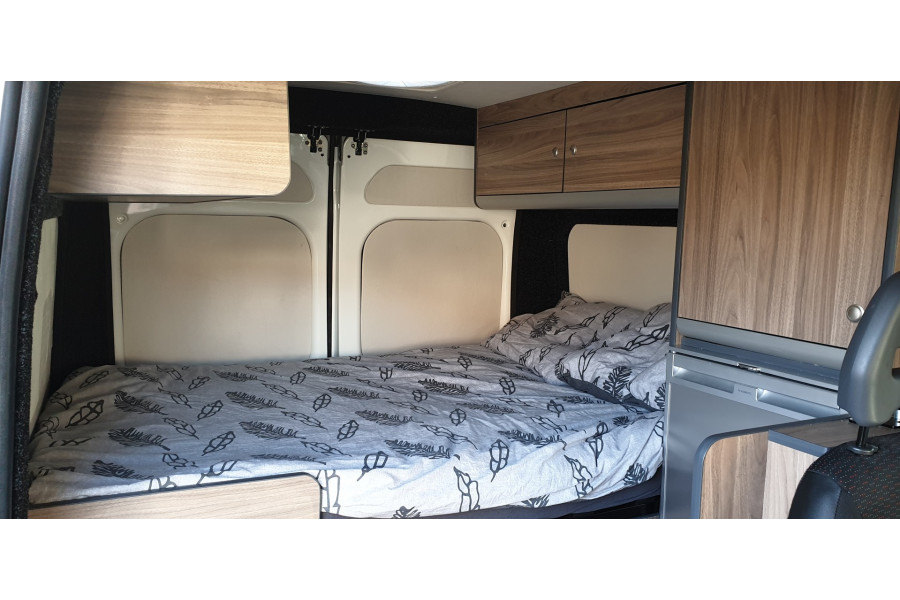 Citroën Jumper Camper - Camperbouw-verhuur Dongen - binnenkant bed