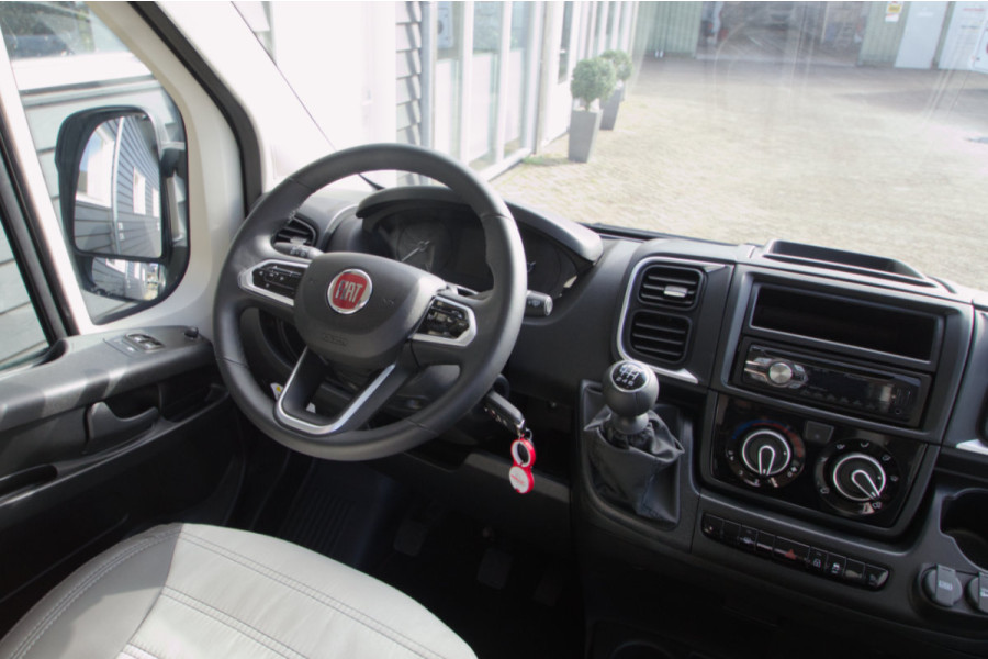 Buscamper Sunlight Cliff 600 - Campers & Cars - 9