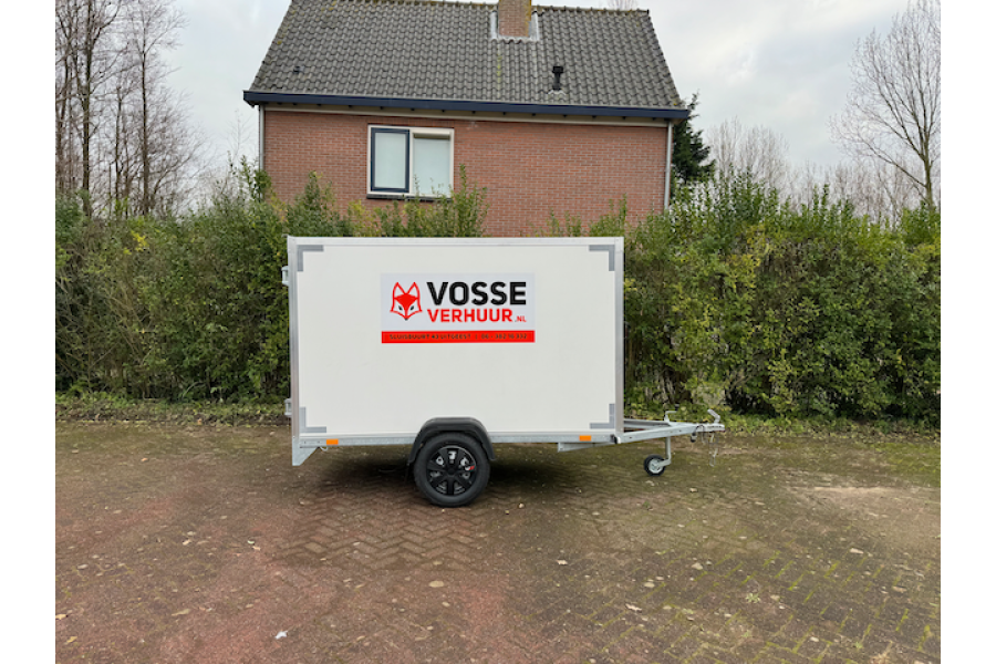 Gesloten aanhanger enkelaster 2,5x1,3x1,5 Meter (750KG) - Vosse verhuur - 1