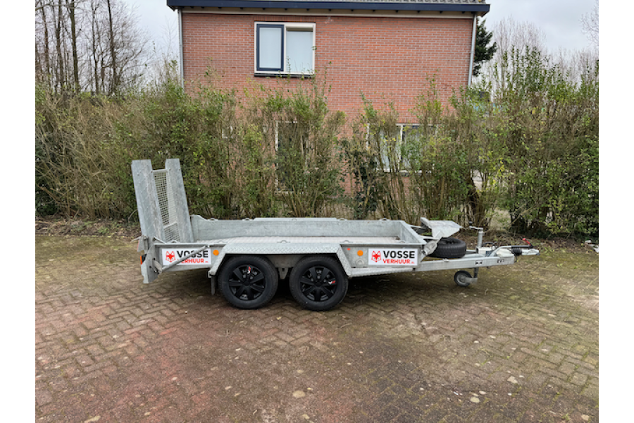 Machinetransporter 300x130 - Vosse verhuur - 2