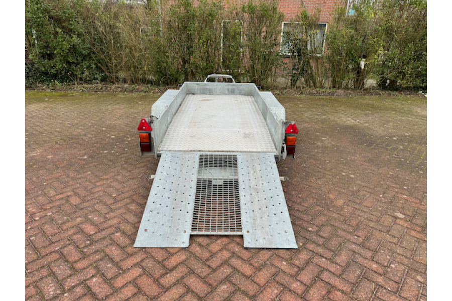 Machinetransporter 300x130 - Vosse verhuur - 2