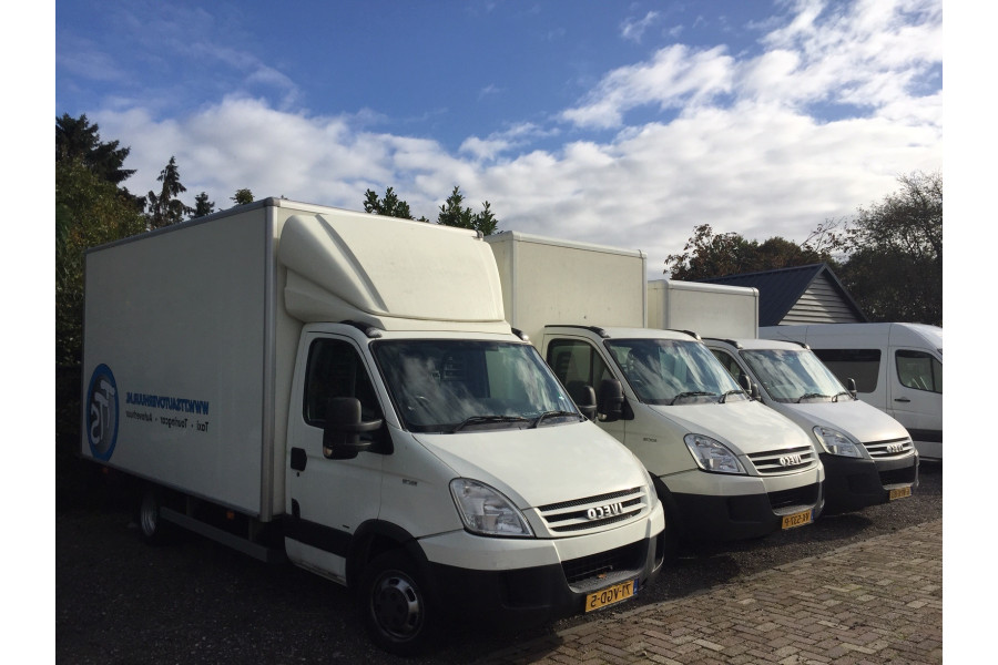 (Verhuis)bakwagen met laadklep - TTS Autoverhuur - drie op een rij