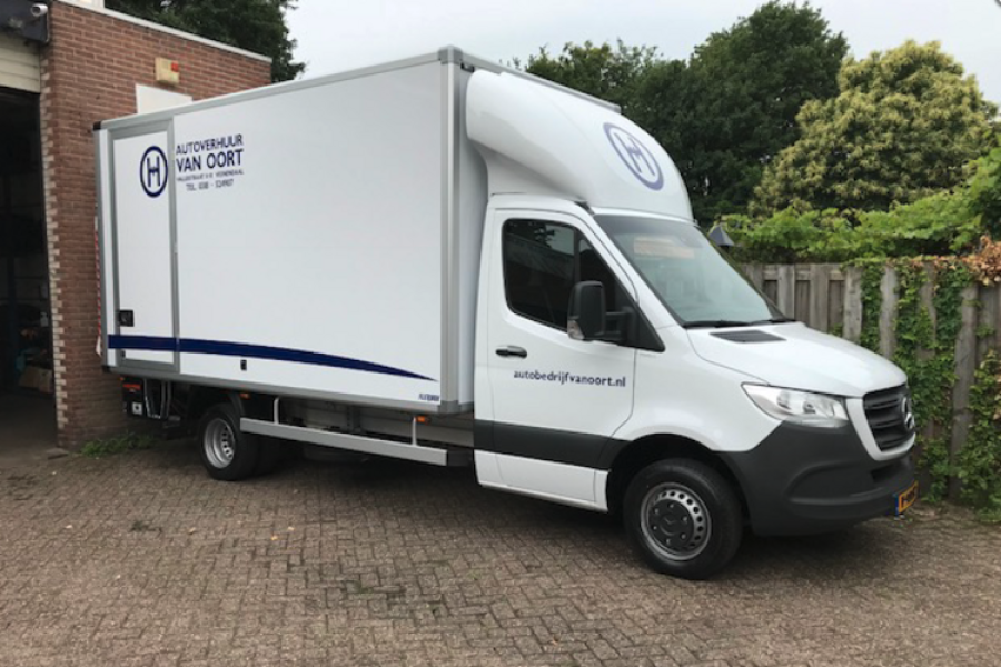 Bakwagen met laadklep - Autobedrijf Van Oort - 1
