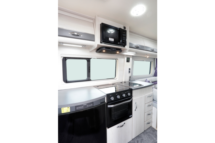 Auto-Sleeper Warwick XL-6 - Dutch Bull Campers - 3