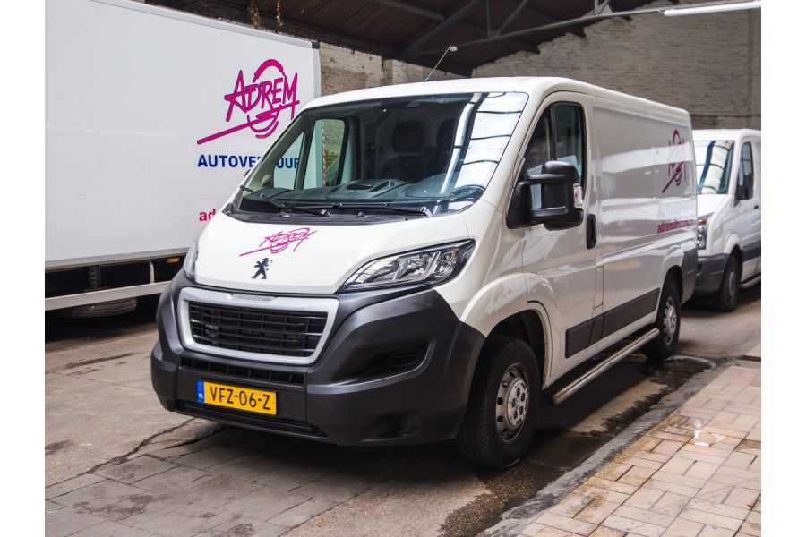 Standaard bestelbus - Autoverhuur Limburg - vooraanzicht