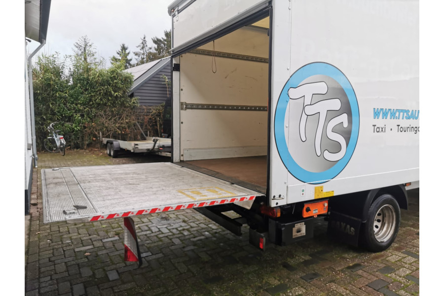 (Verhuis)bakwagen met laadklep - TTS Autoverhuur - achterklep open