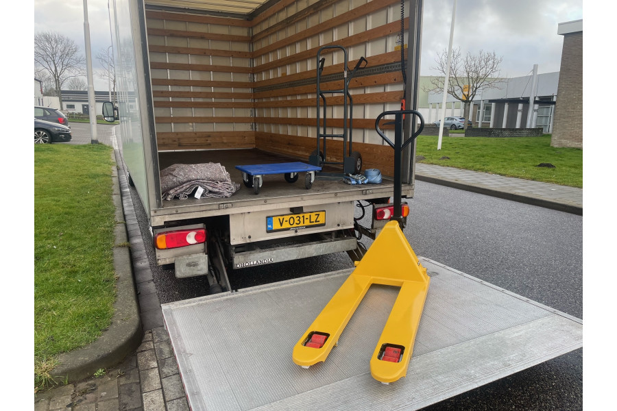 20m3 Bakwagen met laadklep - Busverhuur Zeeland - 4