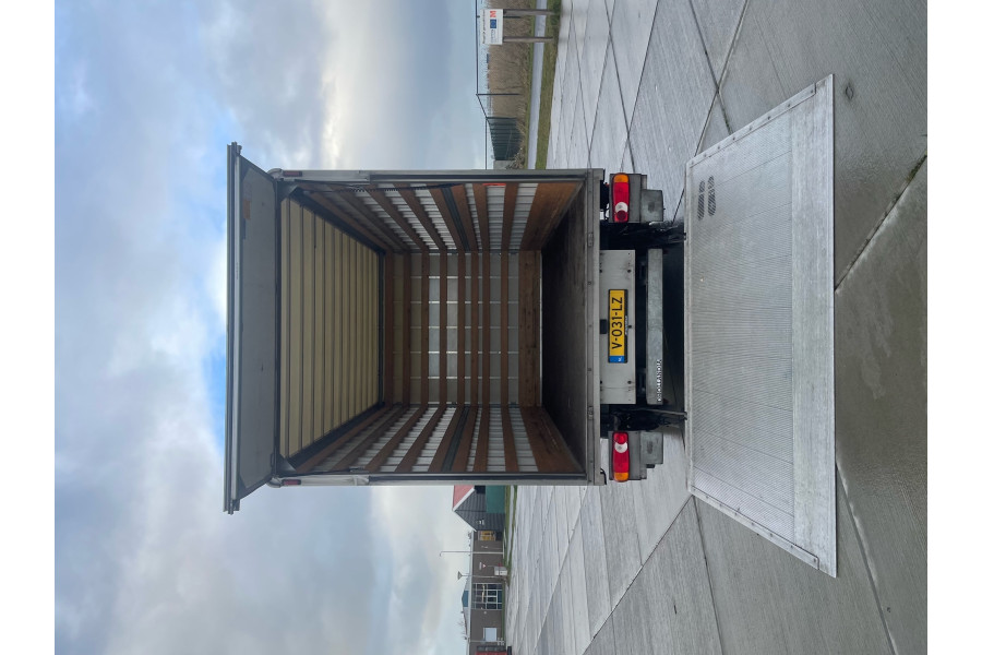 20m3 Bakwagen met laadklep - Busverhuur Zeeland - 3