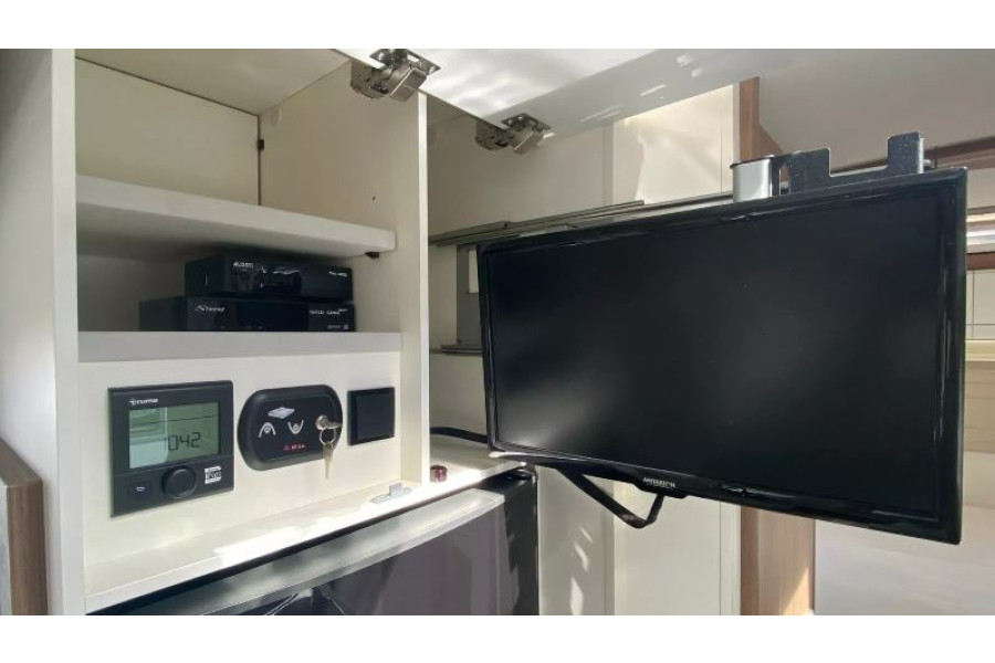 Pilote P746C Essentiel - Camper Centrum Groningen - 12