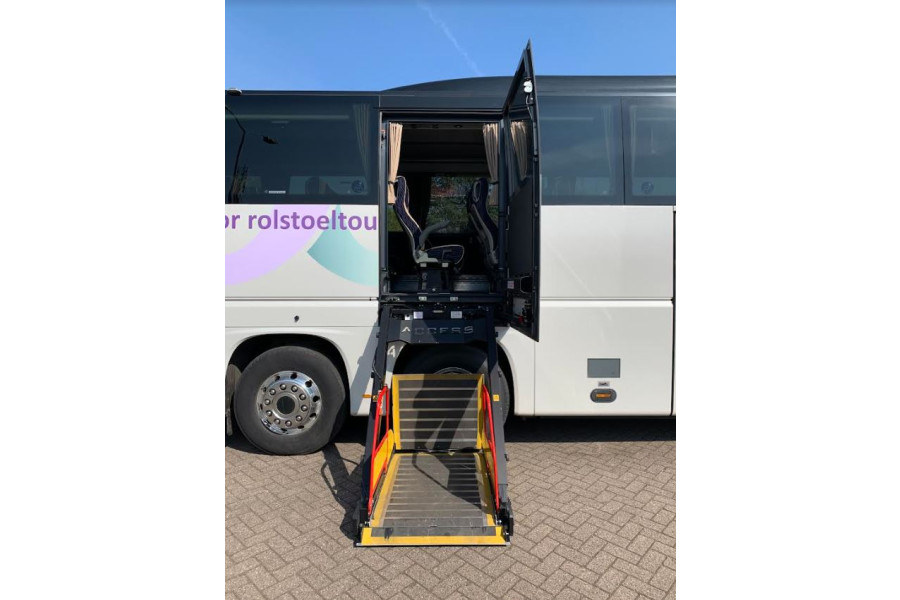 Rolstoeltouringcar - deBusSpecialist - deLimoSpecialist - 2