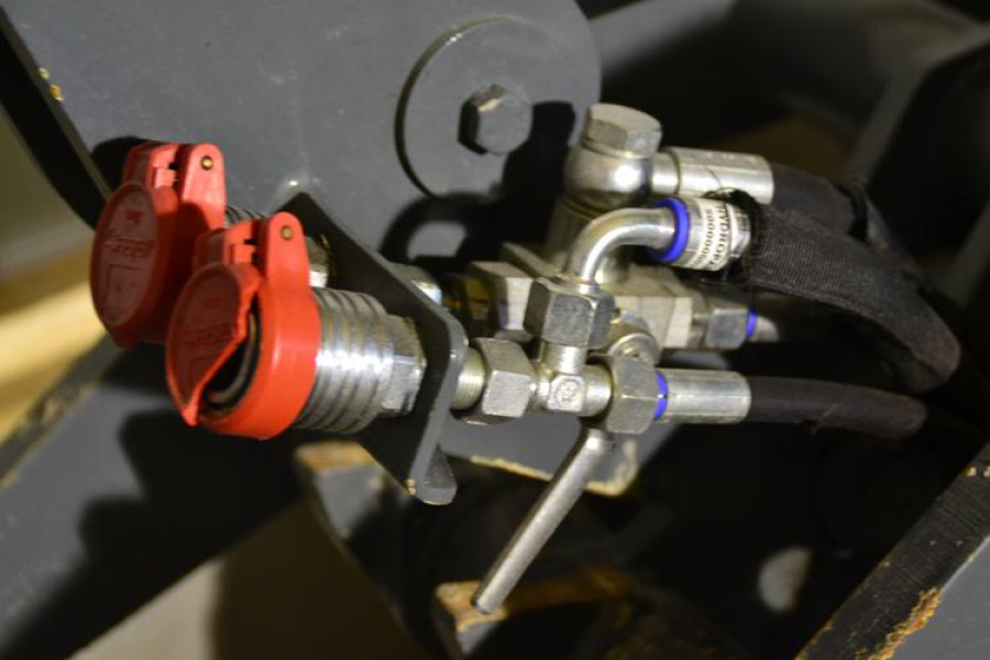 Mini kniklader - 1,5 ton - Dekker Verhuur - 1