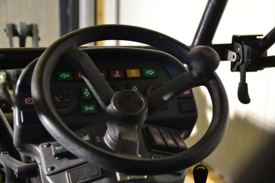 Mini kniklader - 1,5 ton - Dekker Verhuur - 1