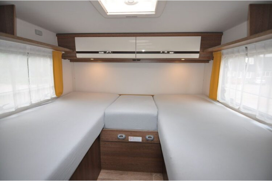 Half-integraal camper - Camperhuren.nl - 1