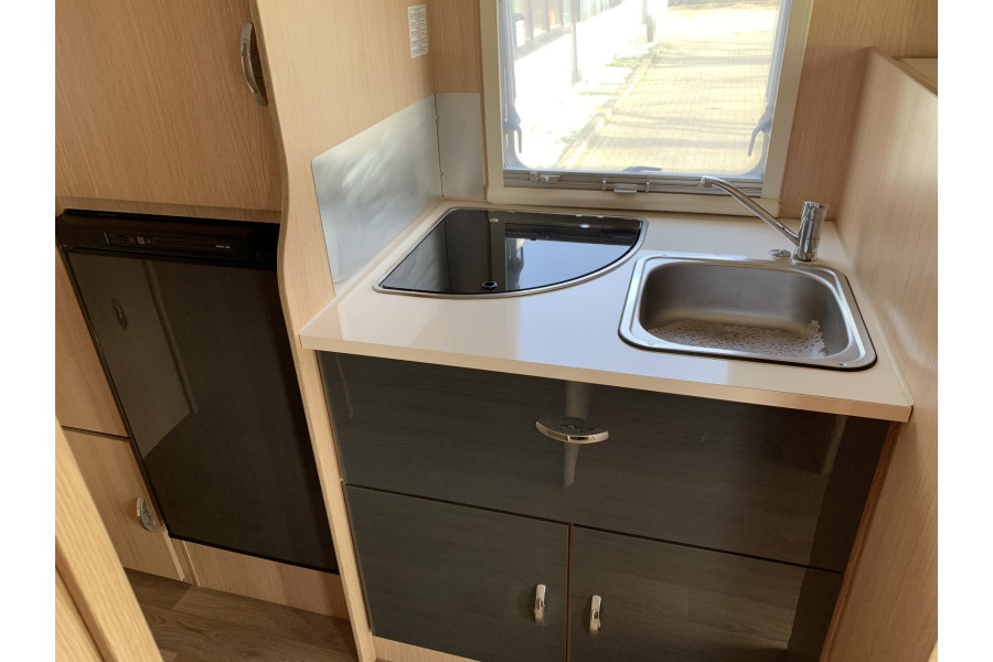 Alkoof camper | XGO Dynamic 28 - Camper-te-huur - 1