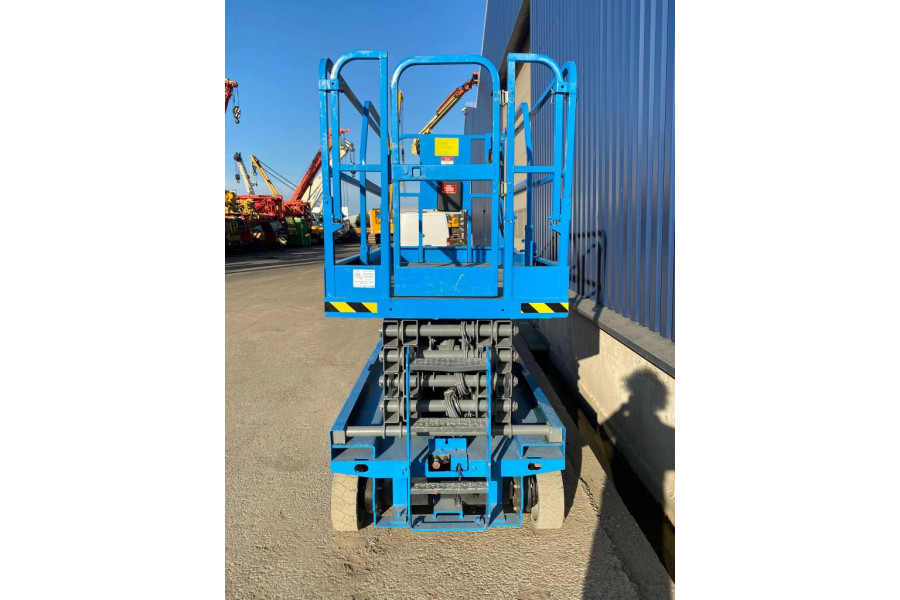 Schaarhoogwerker 12m - Van Adrighem - 2