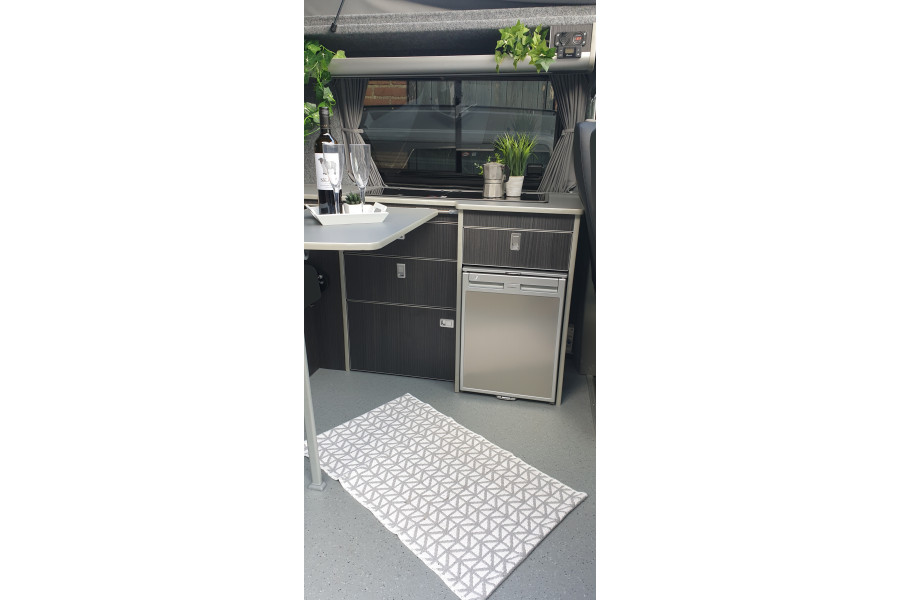 Volkswagen T5/T6 Camper 4 persoons KWB - Camperbouw-verhuur Dongen - 7