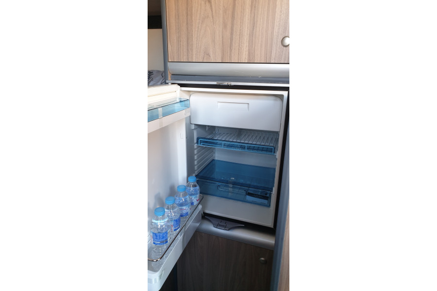 Citroën Jumper Camper - Camperbouw-verhuur Dongen - binnenkant koelkast