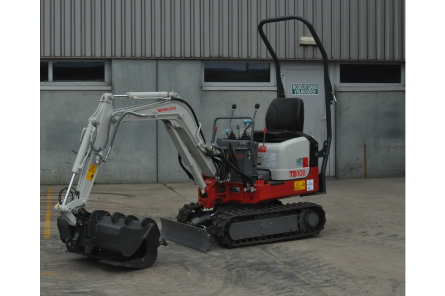 Graafmachine - Takeuchi TB108 - Xtra Materieel B.V. - zijkant