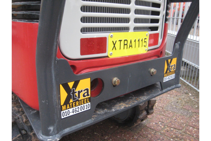 Graafmachine - Takeuchi TB108 - Xtra Materieel B.V. - achterkant met nummerbord
