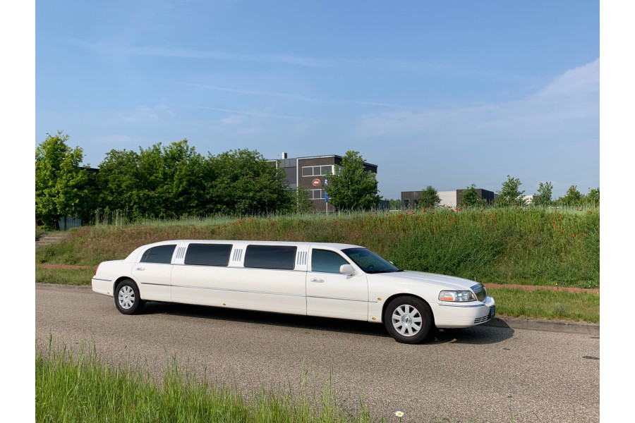 Lincoln Stretch limousine huren - deBusSpecialist - deLimoSpecialist - 1