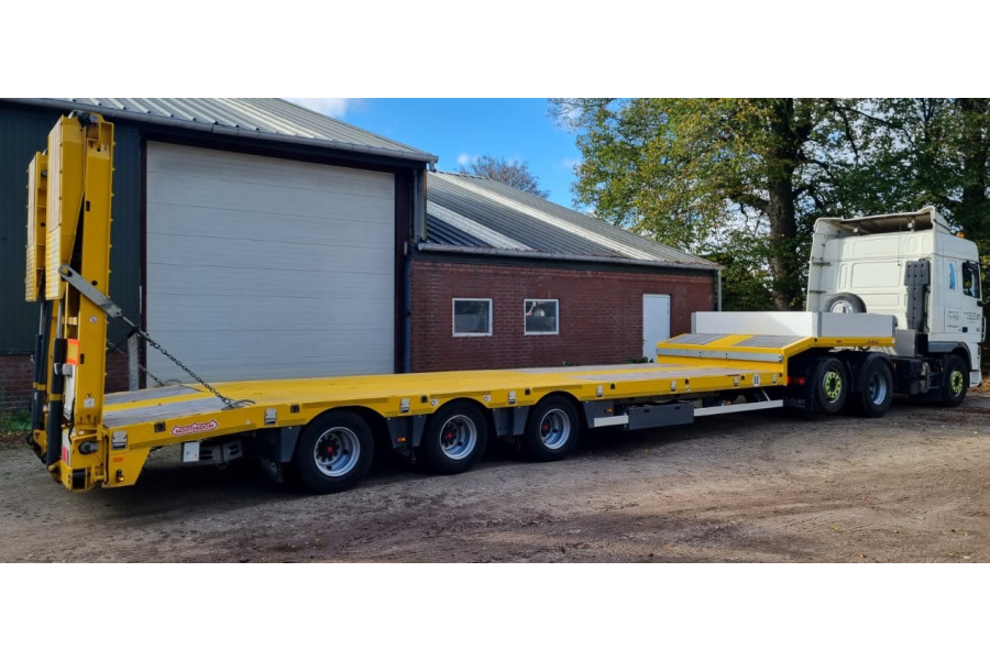 Semi-dieplader met oprijlaan - Peer Kuijpers Transport en Verhuur - 2