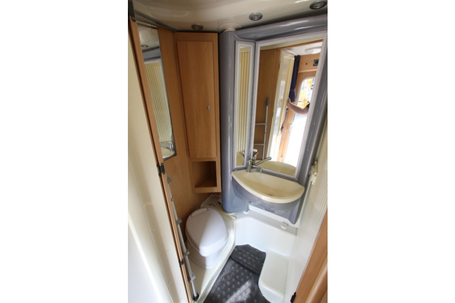 Camper Dethleffs Globetrotter 7 persoons - Brabant Caravans - 7