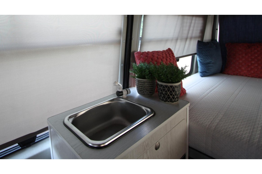 Buscamper Fiat Ducato 4 personen - Brabant Caravans - 8