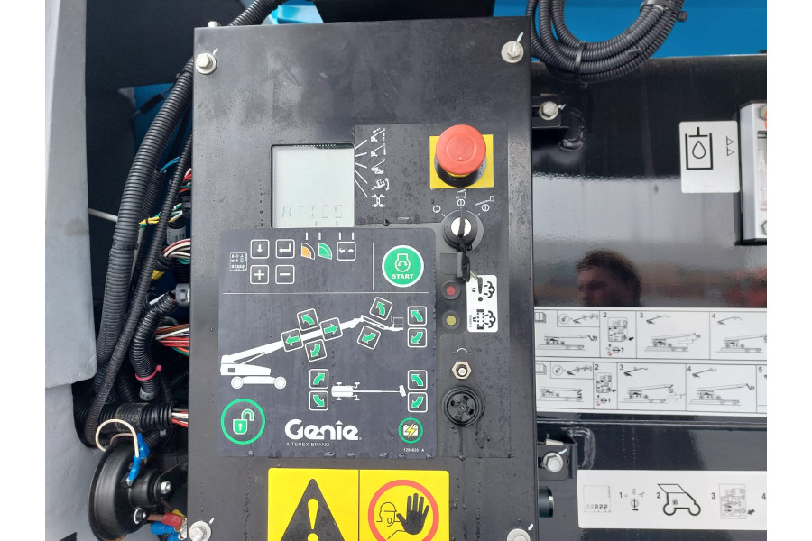 Telescoophoogwerker 40,1m - Van Adrighem - 6