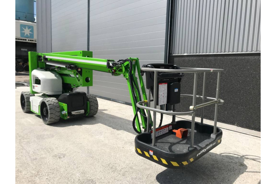 Knikarmtelescoophoogwerker 15,7m - Van Adrighem - 9