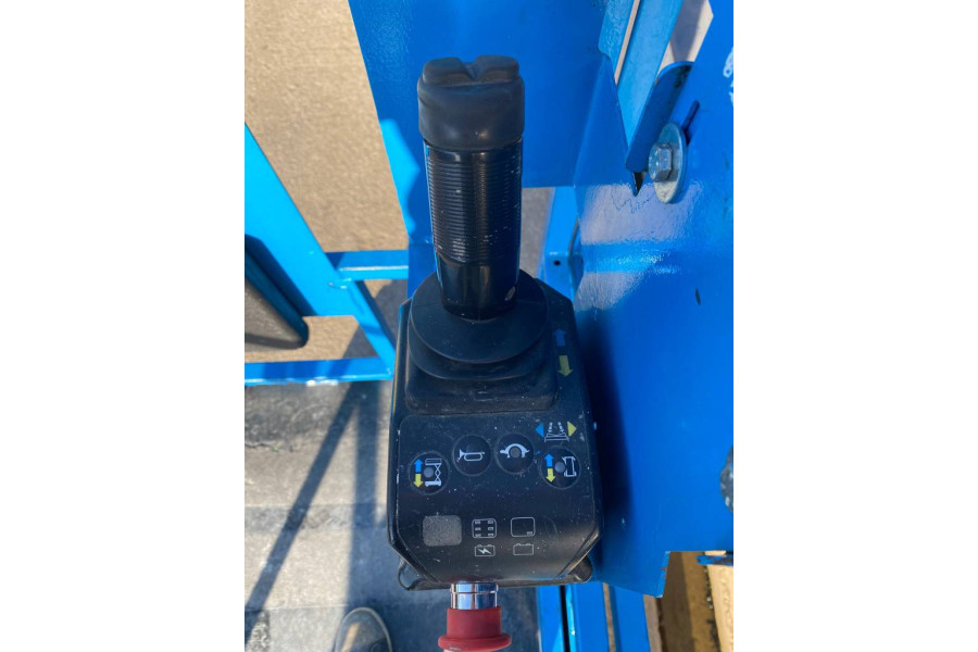 Schaarhoogwerker 12m - Van Adrighem - 7