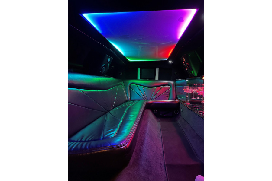 Lincoln Stretch limousine huren - deBusSpecialist - deLimoSpecialist - 4