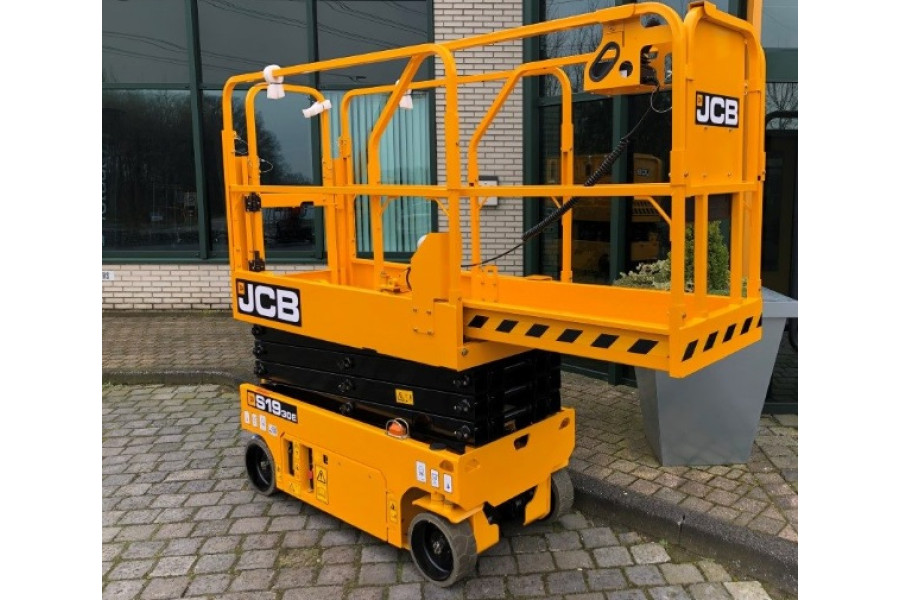 Schaarhoogwerker | Electrisch - Autobedrijf Wouter Hageman - 1